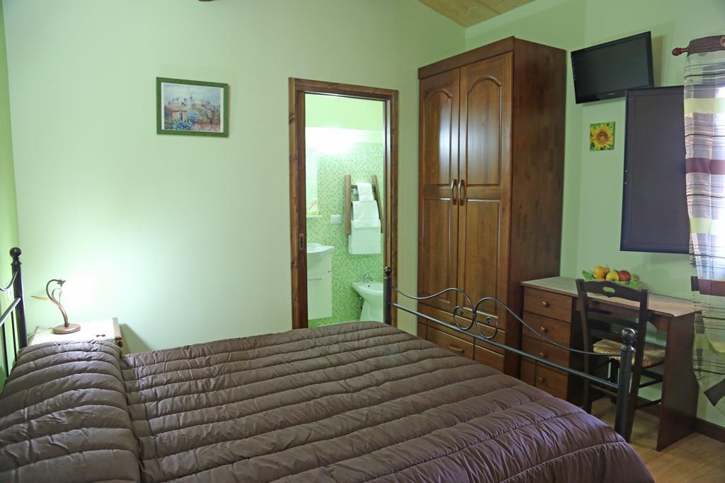 Etma Bed and Breakfast SantʼAlfio Kamer foto